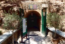 Πολεμικό Μουσείο Λέρου: Μια συγκλονιστική εμπειρία στα υπόγεια τούνελ του Β’ Παγκοσμίου Πολέμου (ΒΙΝΤΕΟ) Το πολύ ιδιαίτερο πολεμικό μουσείο Λέρου