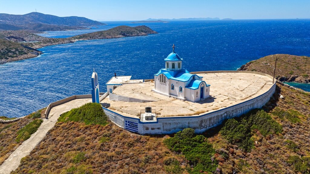 Το εκκλησάκι της Θύμαινας