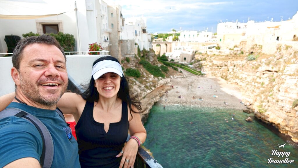 Ο Ευτύχης και η Ηλέκτρα στο φημισμένο Balconata sul Mare, με την εντυπωσιακή θέα. Από τη μια η μοναδική παραλία και από την άλλη η Αδριατική θάλασσα