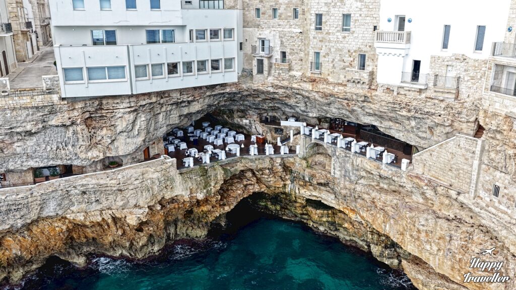 Grotta Palazzese, το δημοφιλές εστιατόριο του Πολινιάνο α Μάρε