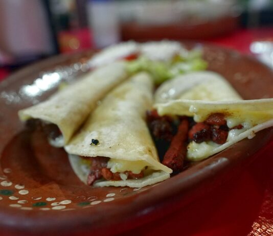 Τα πιο νόστιμα tacos στην Πόλη του Μεξικού, το απόλυτο street food (ΒΙΝΤΕΟ)