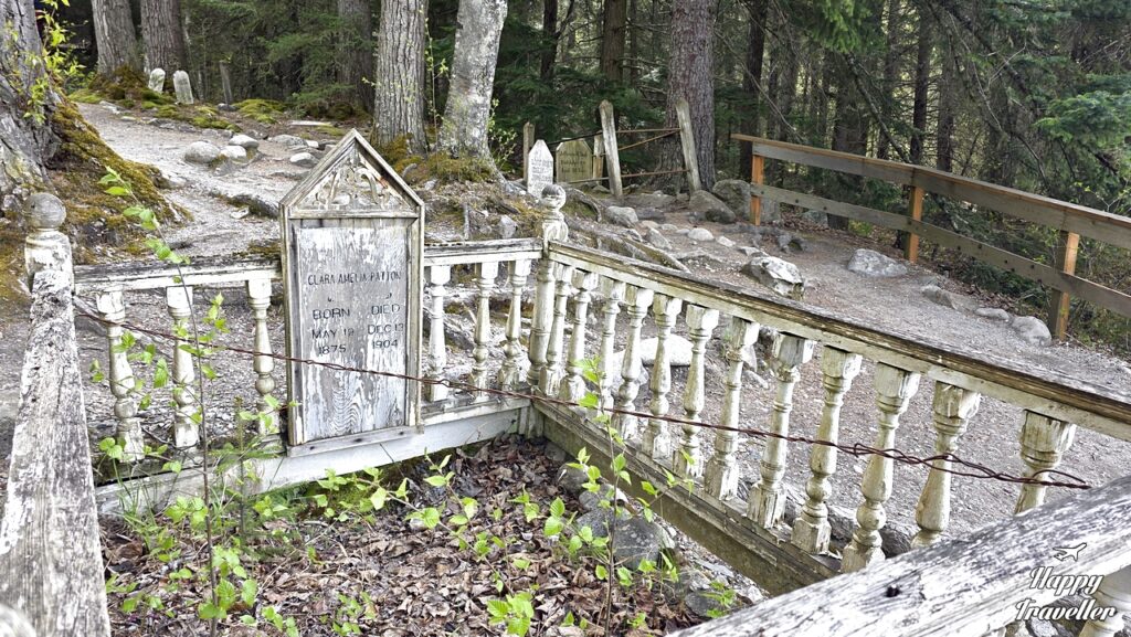Τάφος στο ιστορικό νεκροταφείο Gold Rush Cemetery στο Σκάγκγουεϊ της Αλάσκας.